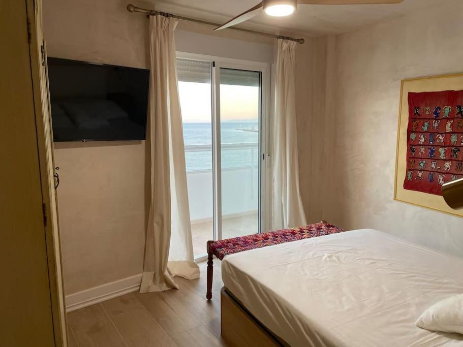 Maravilloso Apartamento En Primera Linea De Playa. Torreguadiaro Kültér fotó